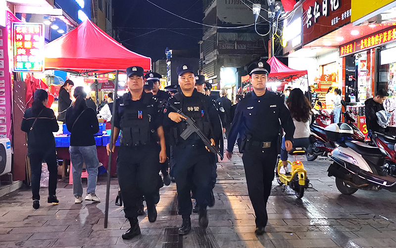 兴仁市公安局开展中秋国庆节前 巡逻防控(图)